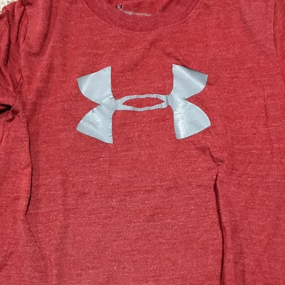 Under Armour T-Shirt Collection in Blue, Green, Red, and Gray - Picture 4 of 5